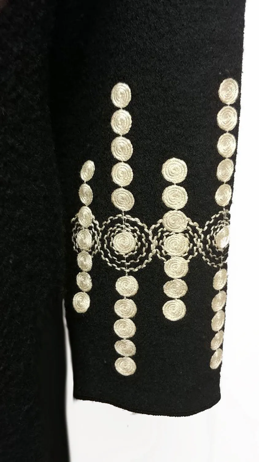 *GORGEOUS SOPHISTICATED NEIMAN MARCUS EXCLUSIVE WOOL COAT ADORNED WITH CREAM WOVEN ACCENTS