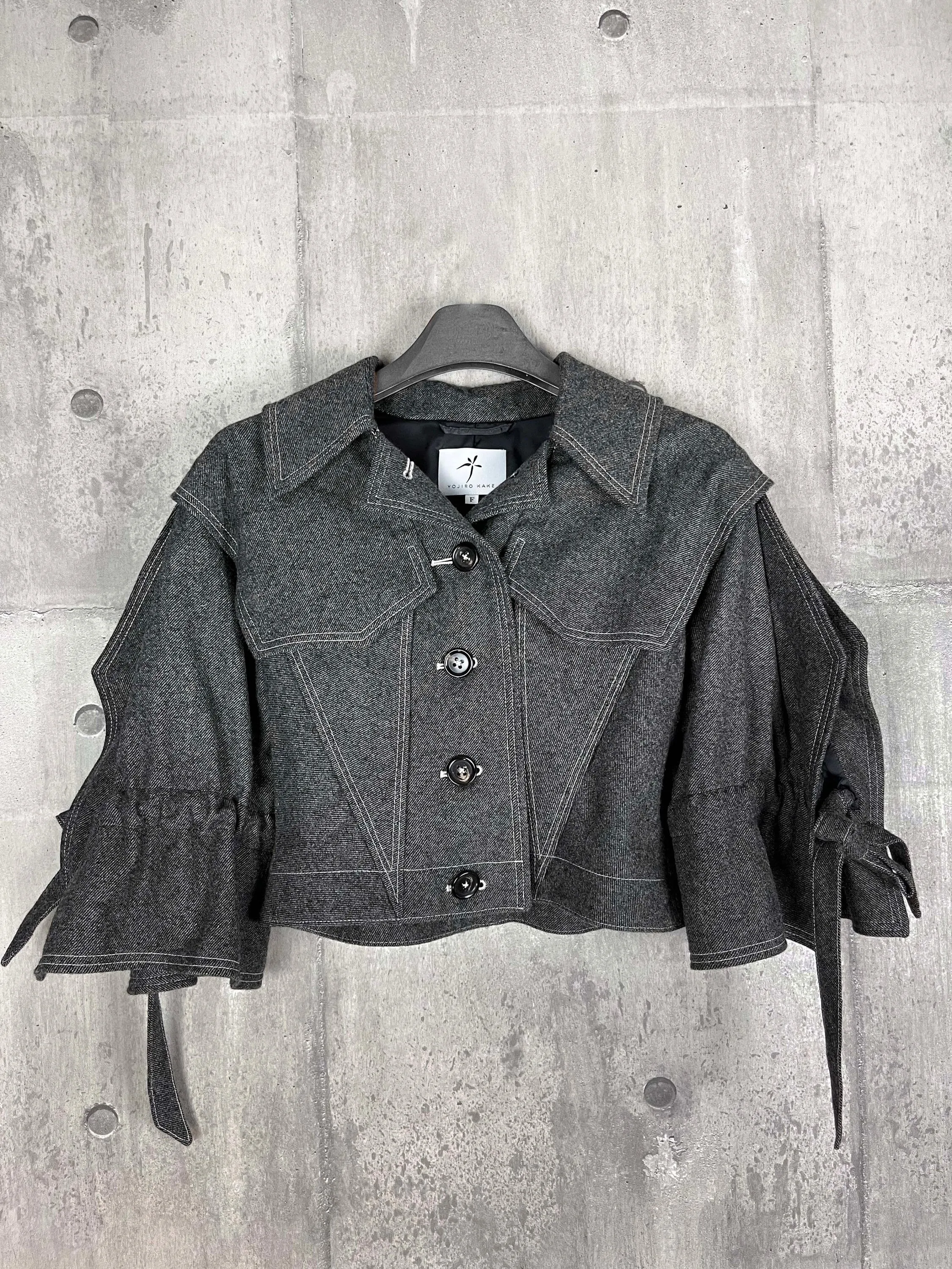 Origami wool jacket with square sleeves/Grey