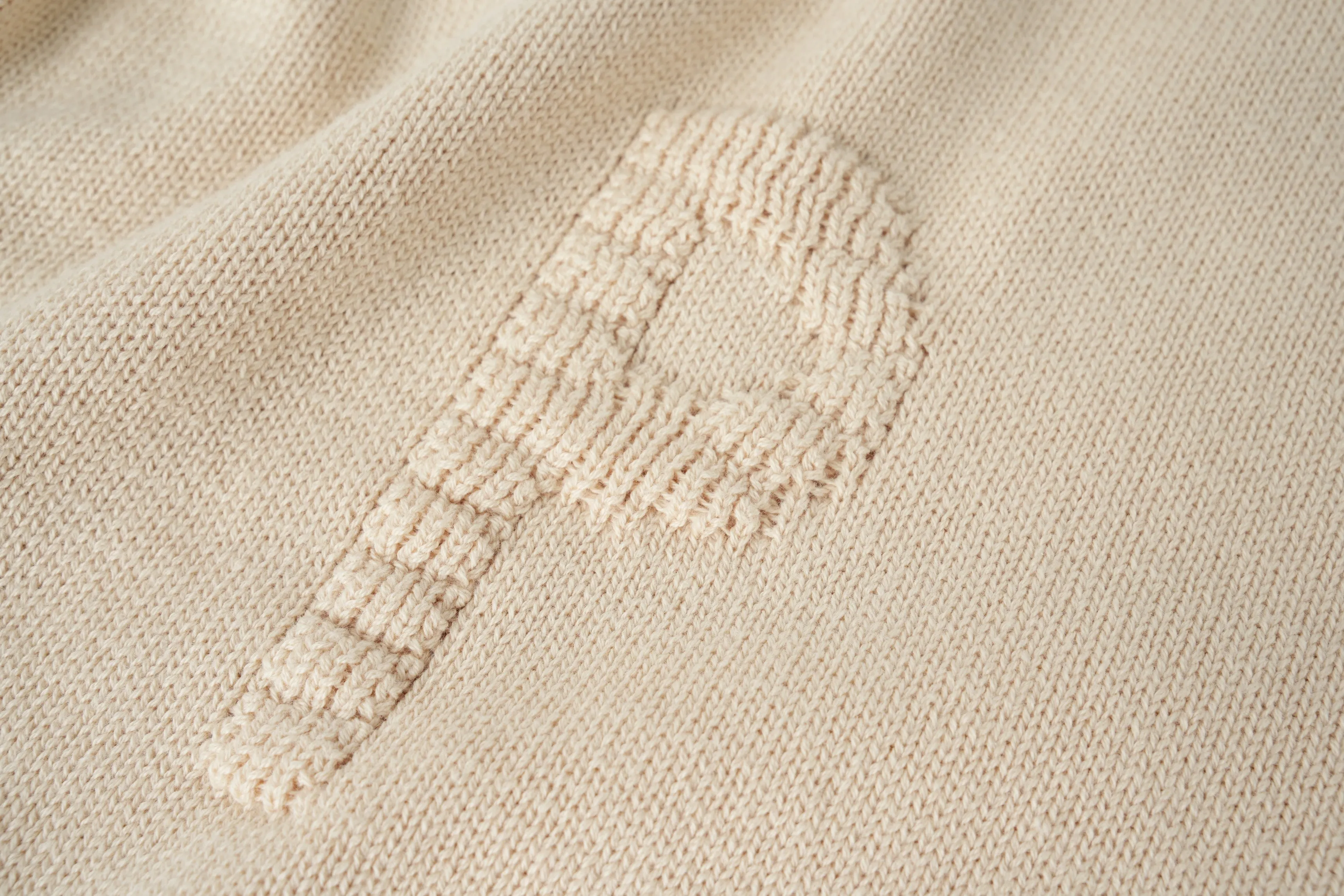 ""p"" emblem turtleneck sweater - cream