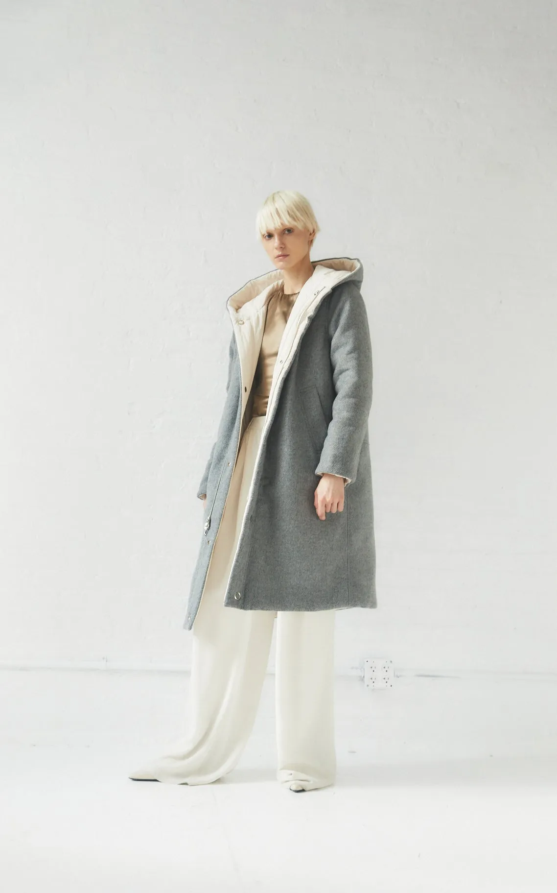 REVERSIBLE SUSTAINABLE DOWN WOOL COAT