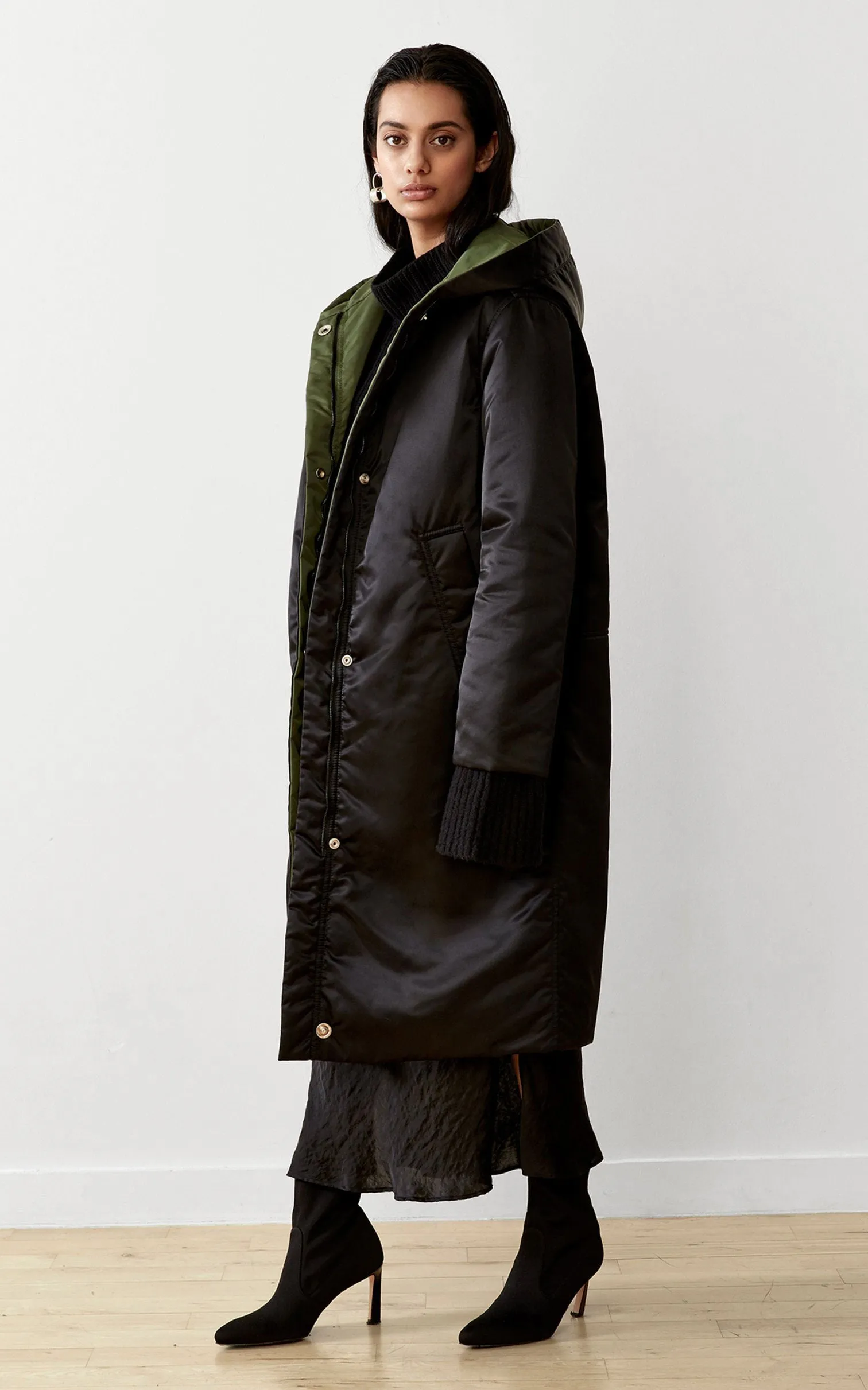 SUSTAINABLE REVERSIBLE SATIN DOWN COAT