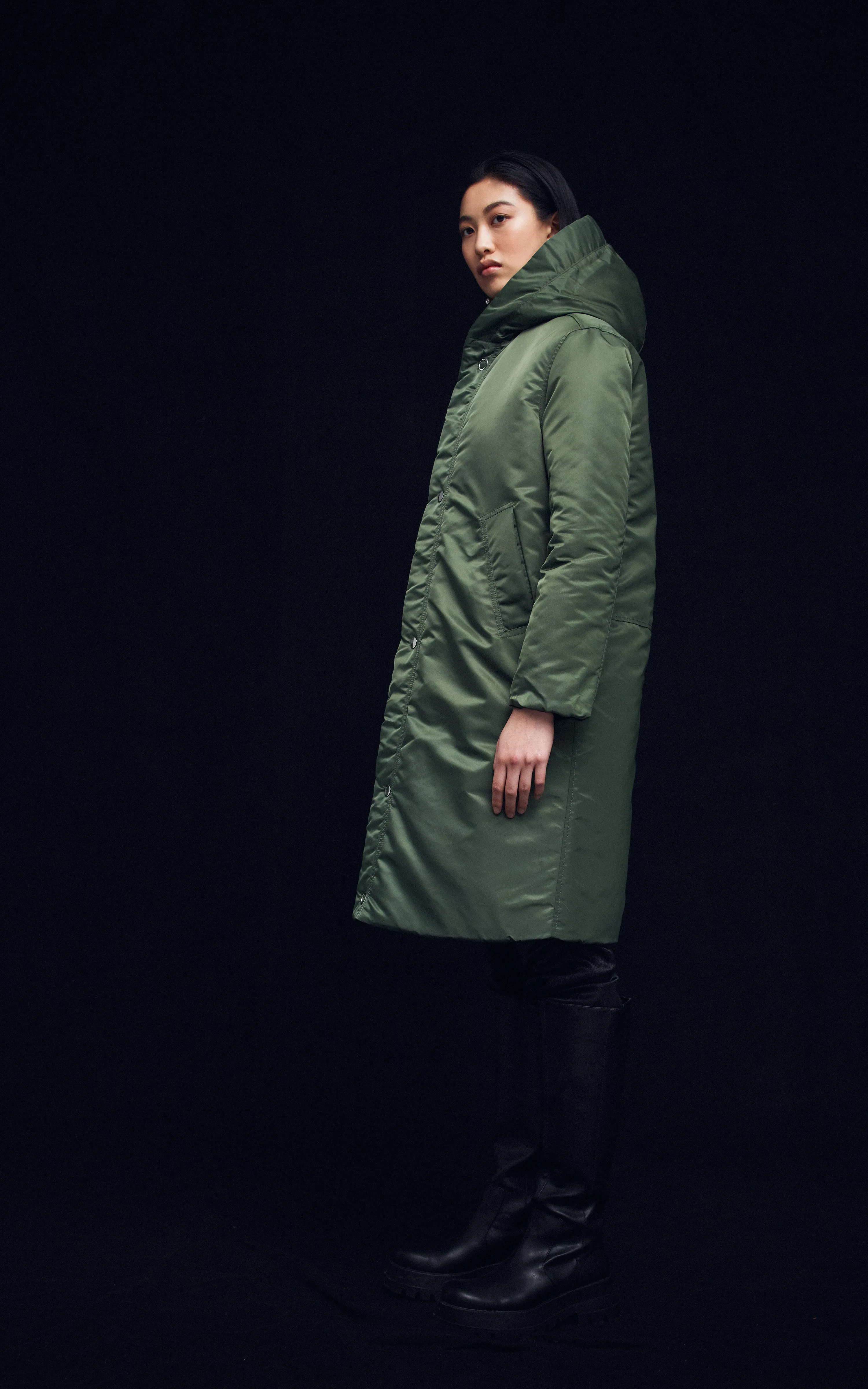 SUSTAINABLE REVERSIBLE SATIN DOWN COAT