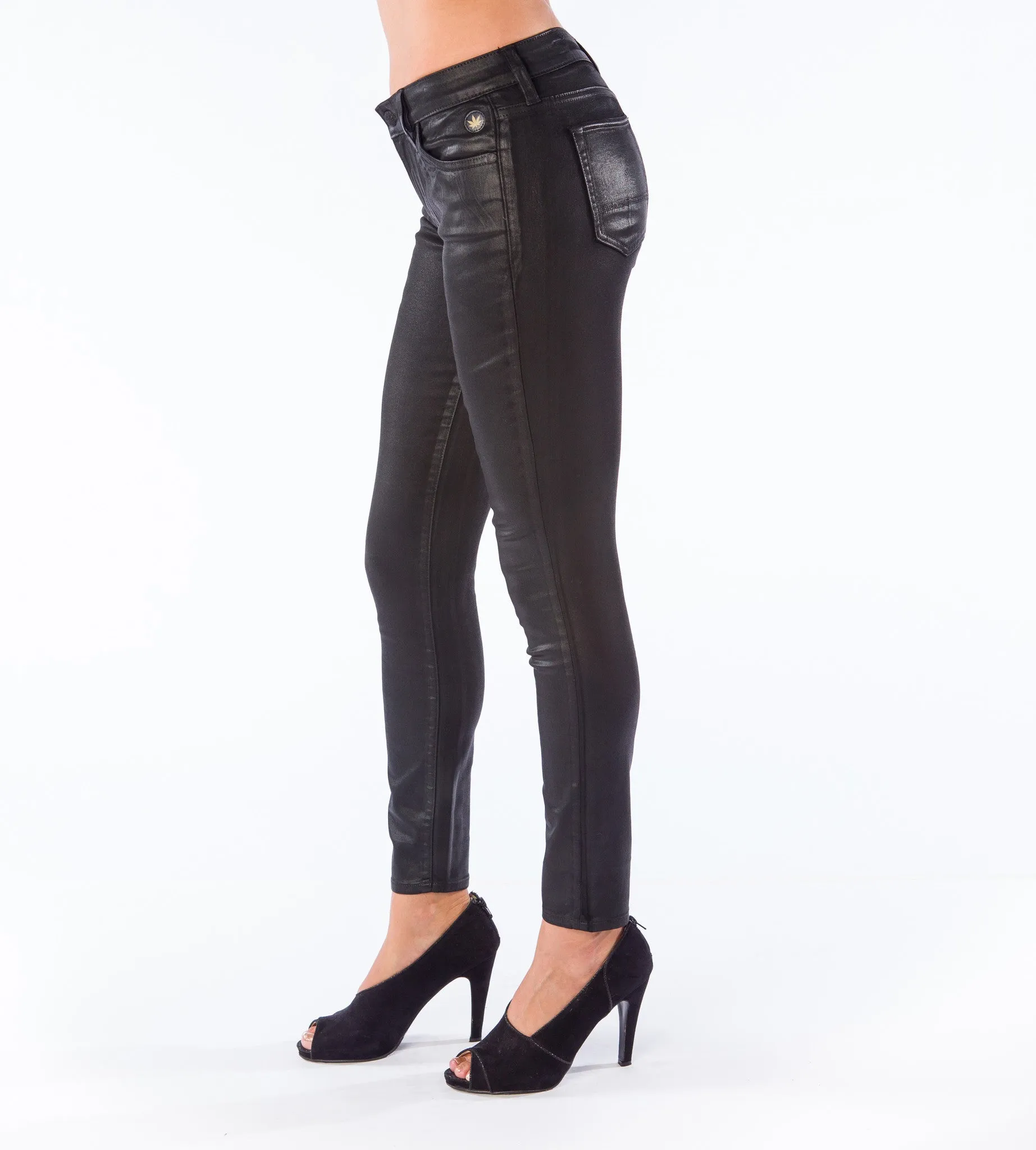 Women's Skinny Fit in Coated Black