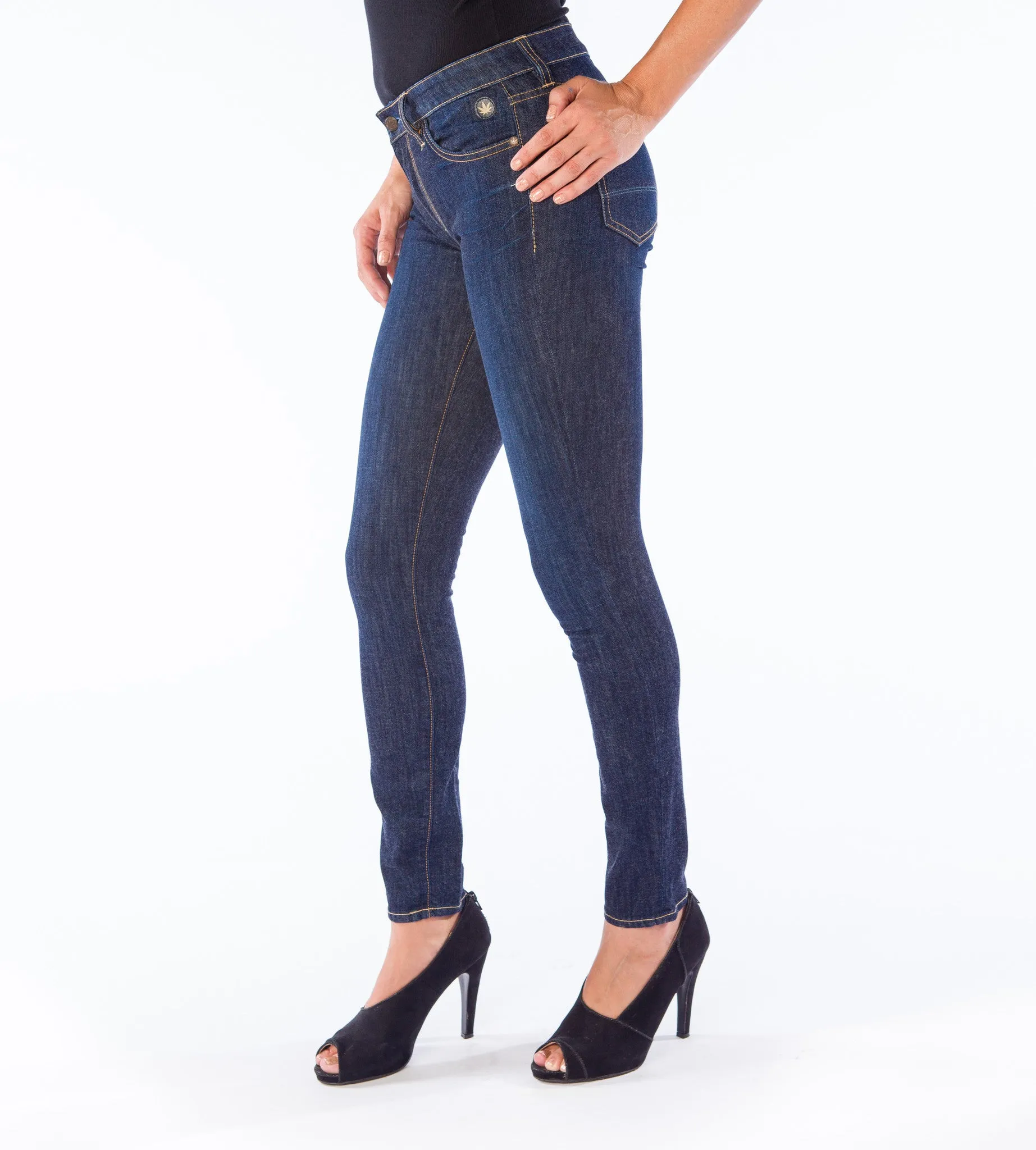 Women's Skinny Jean in Vintage Dark Blue